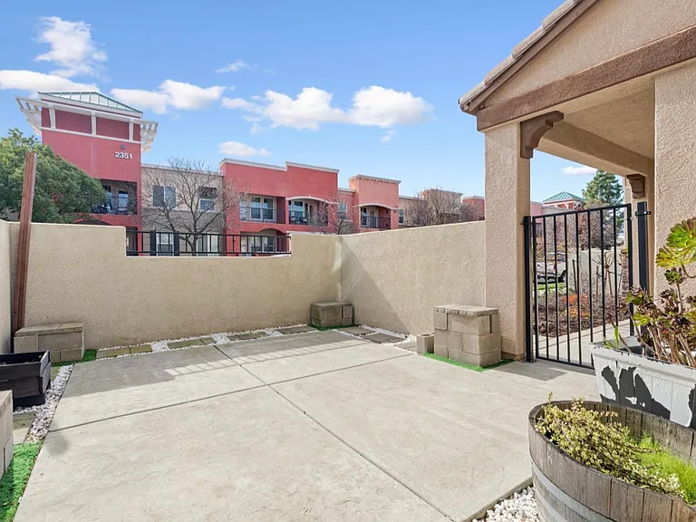 1136 Rothbury Ln — Photo 24