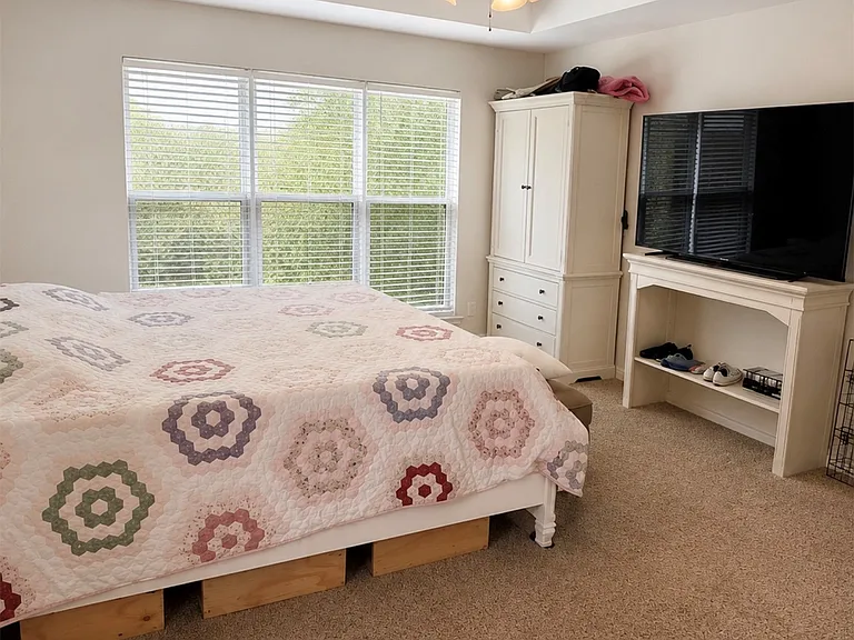 1077 Poplar St — Photo 9