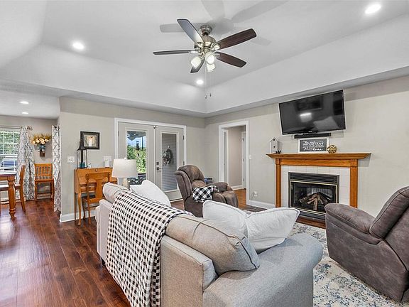 4th image of 1619 Rosebud Dr
