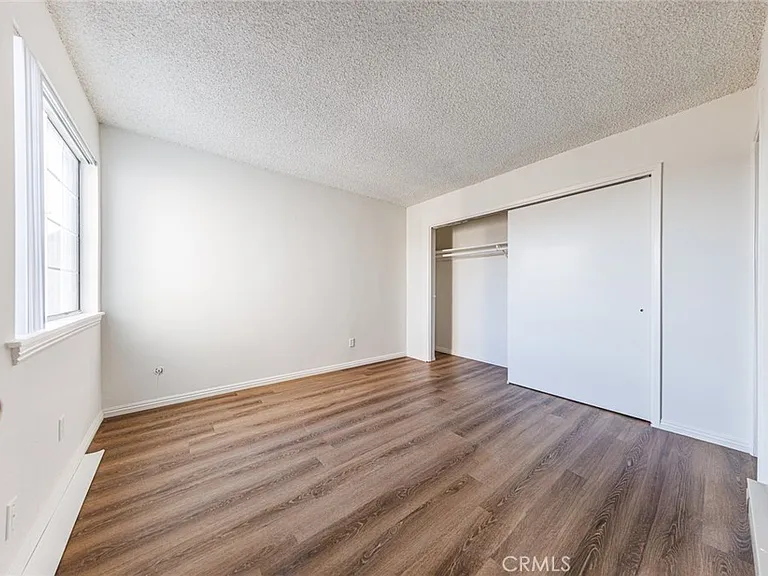 810 E Grand Ave — Photo 16