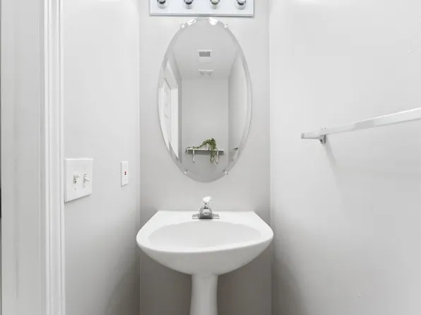 4 Persimmon Court image 14 of 40