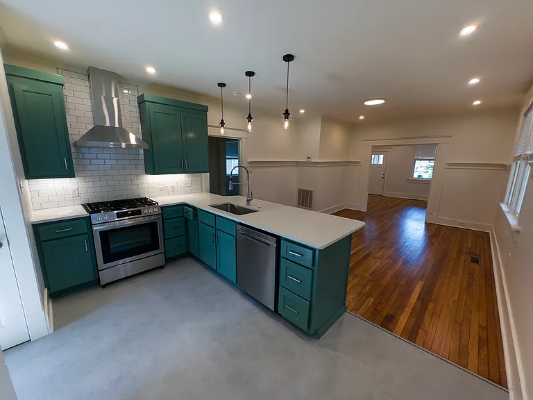 519 Midland St — Photo 4