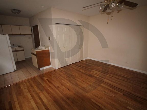 3rd image of 815 W Cornelia Ave #817A307