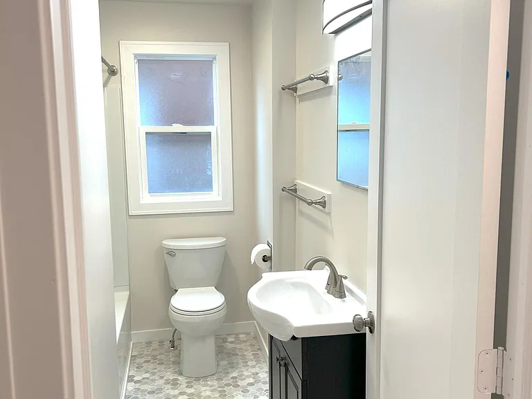 4098 W Grand St — Photo 3