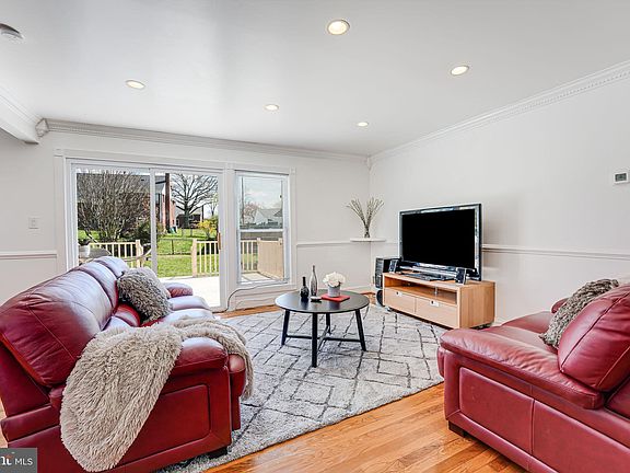 4th image of 6913 Essex Ave