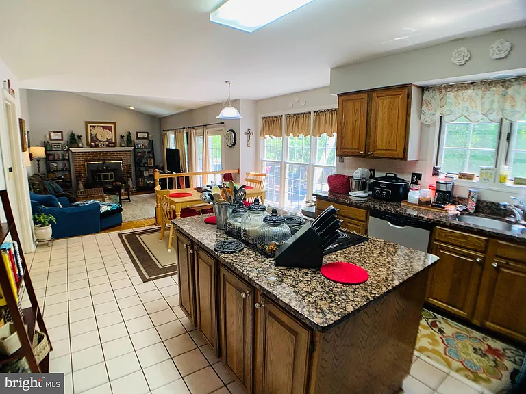8604 Oak Chase Cir — Photo 18