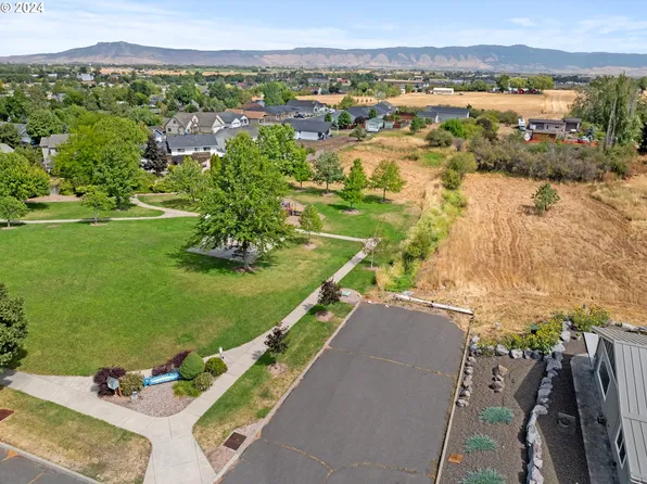 4097 Gemini Dr, La Grande, OR 97850