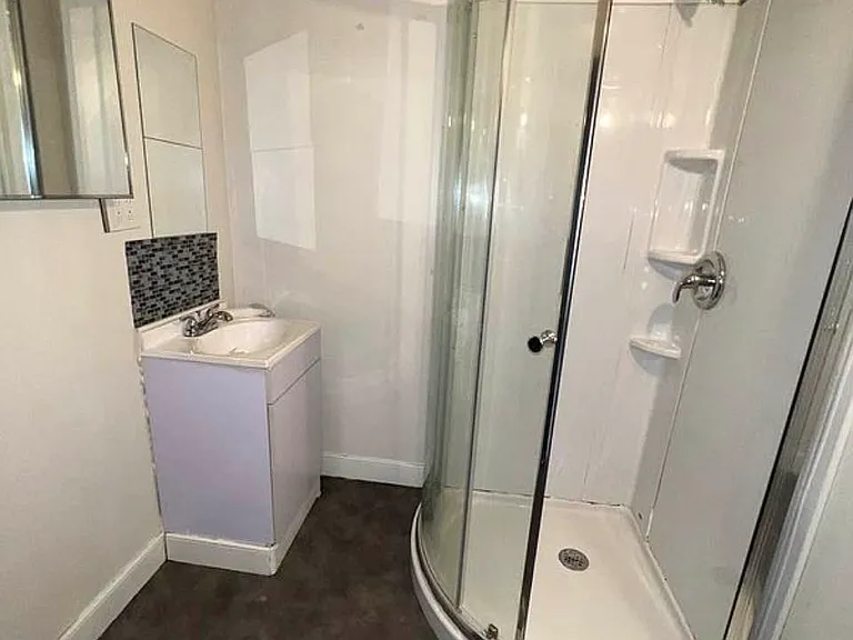 735 Hancock St #4 — Photo 9