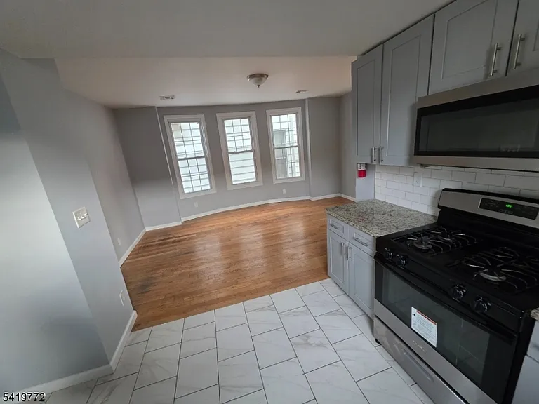 245 Marshall St #2 — Photo 5