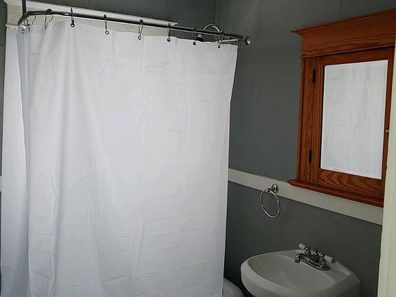 4th image of 1223-1225 W 41st St #3E