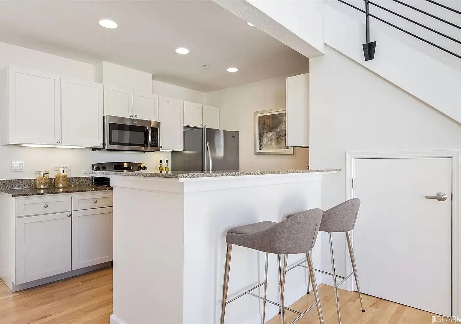 Top Floor Condo Available Now!! — Photo 3