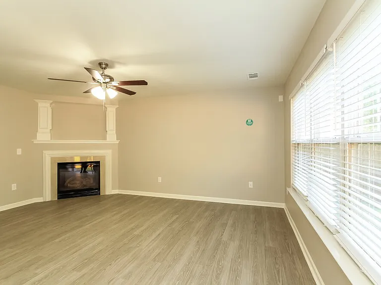 130 Hampshire Dr — Photo 7