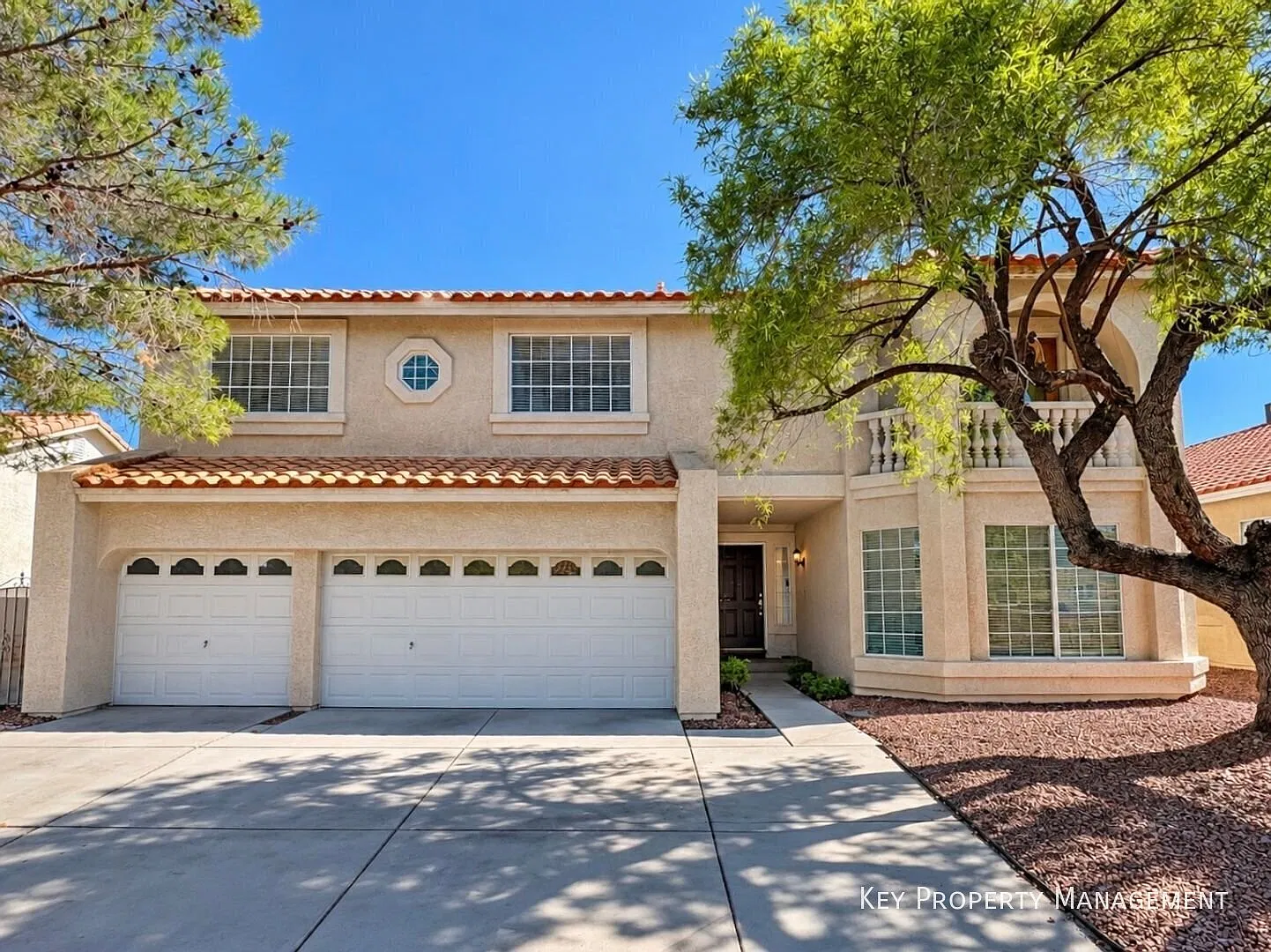 4-Bedroom Home with Pool, Spa & Downstairs Bed & Bath in Las Vegas — Photo 2