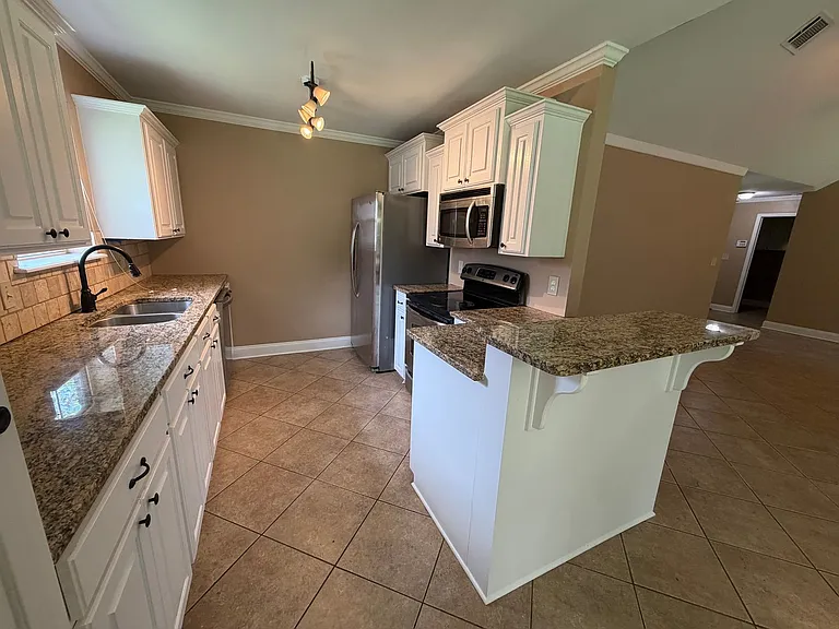 614 Alex Way — Photo 5