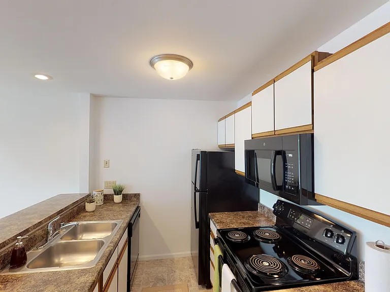 Muirfield Apartments — Photo 21