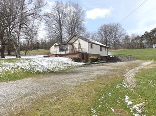 4141 Henderson Rd, Hickory, PA 15340