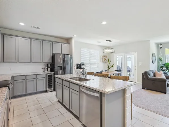 5609 Las Lomas Ln, Roanoke, TX 76208