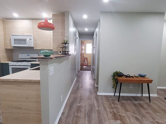 5th image of 240 Brookside Dr