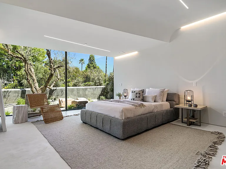 1254 Roberto Ln — Photo 25