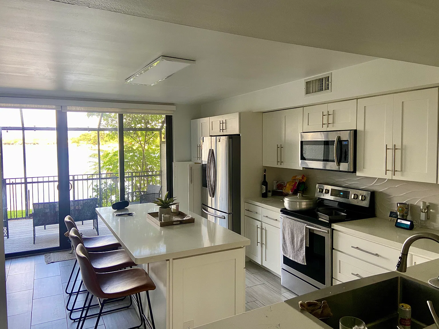 2 bed, 1.5 bath, 1349 sqft, $2,950 — Photo 3