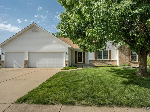 1387 Sunview Dr, O'Fallon, MO 63366