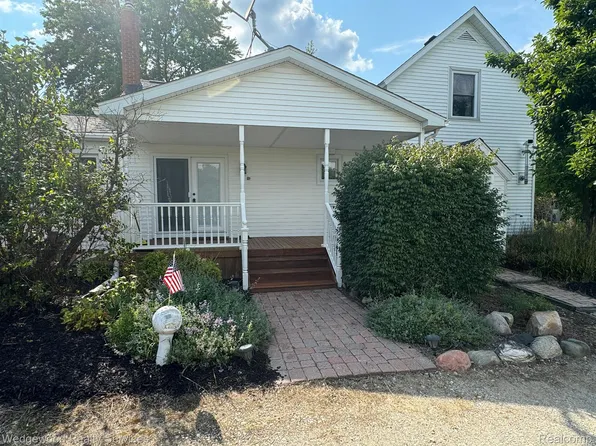 1405 E Blackmore Rd, Mayville, MI 48744