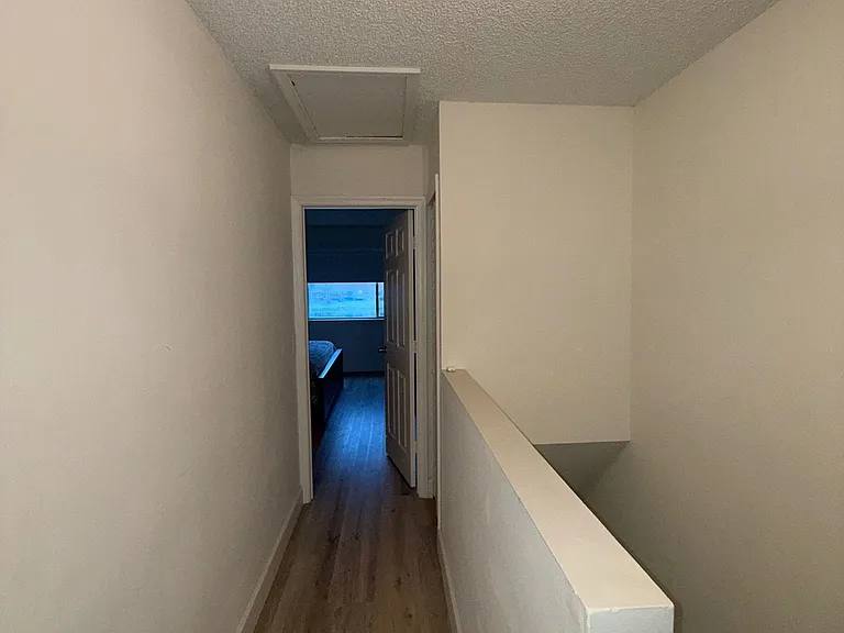 4927 SW 31st Ter — Photo 32