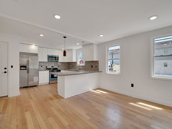 4th image of 388 Broadway