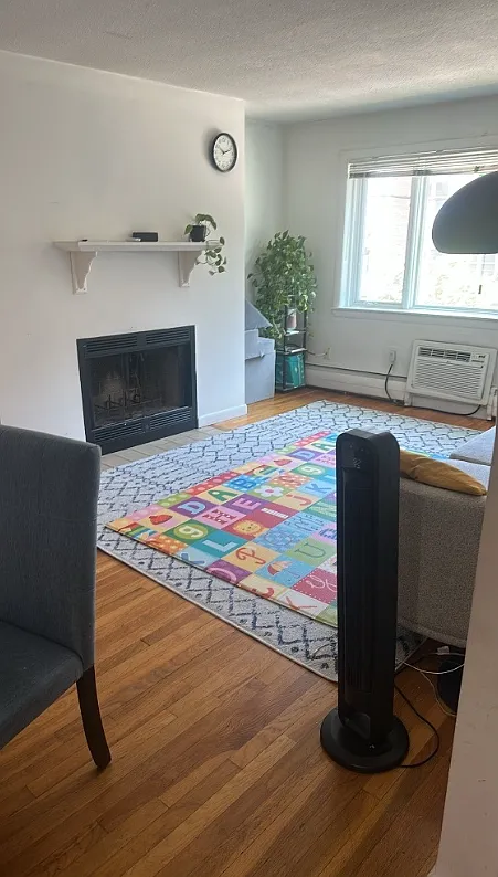 40 Evergreen St — Photo 2
