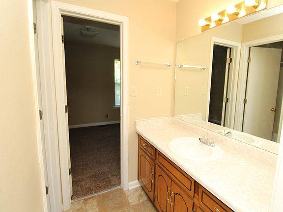 5th image of 3252 Tower Dr Unit A