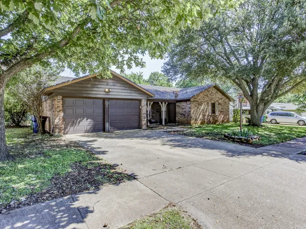 521 E Mustang St, Crowley, TX 76036