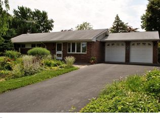 211 Valley Rd, Warminster, PA 18974