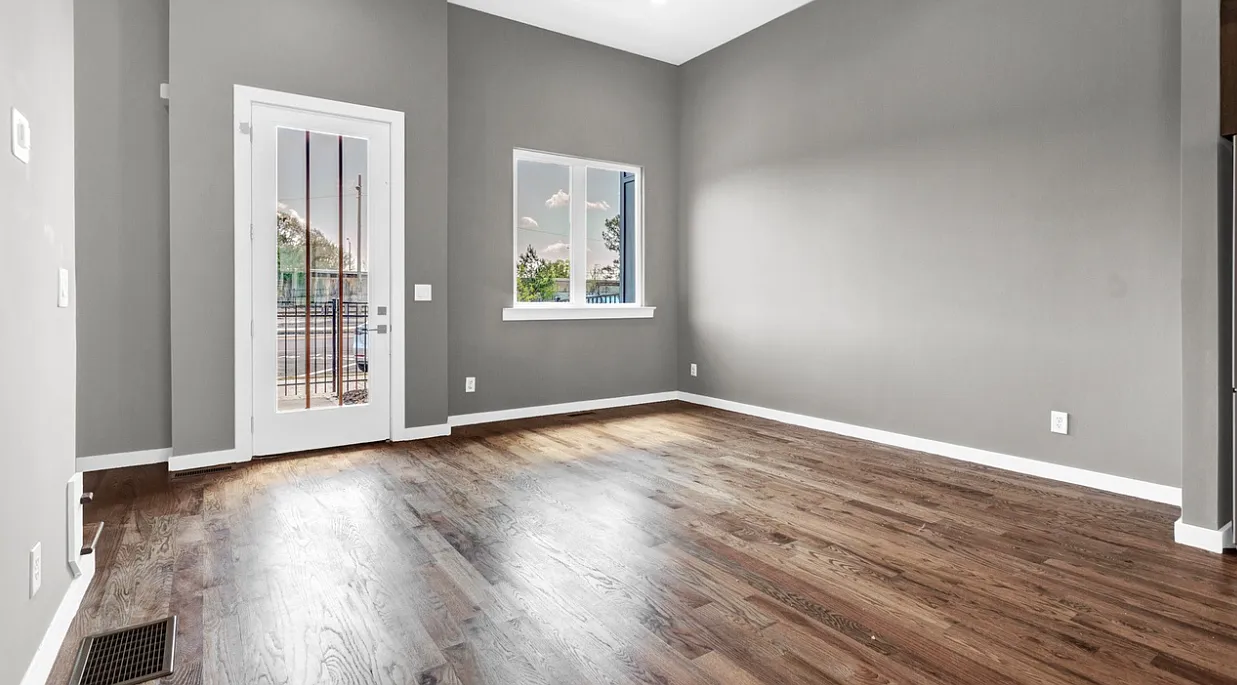 3 bed, 3.5 bath, 2200 sqft, $4,000 — Photo 2