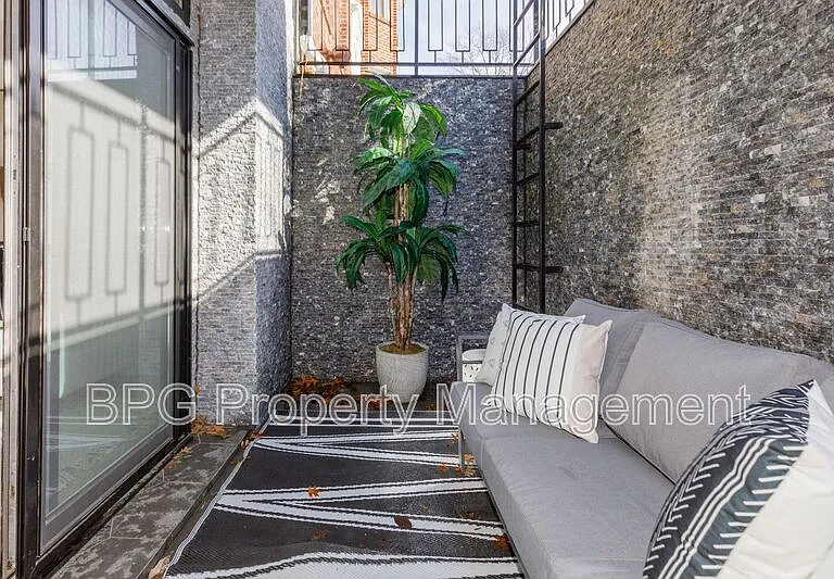 3921 W St NW #1 — Photo 25