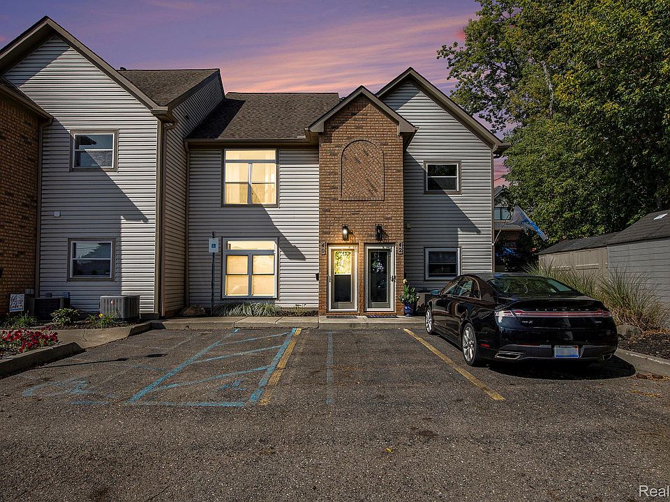 1st image of 40 Park Island Dr #4