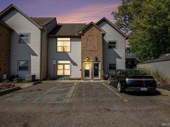 40 Park Island Dr #4, Lake Orion, MI 48362