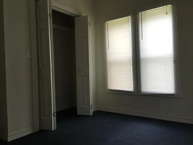 907 B St SE — Photo 8