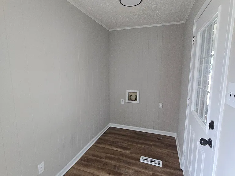 1496 E Jefferson St — Photo 4