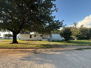 121 Stone Ridge Dr, Gainesville, TX 76240