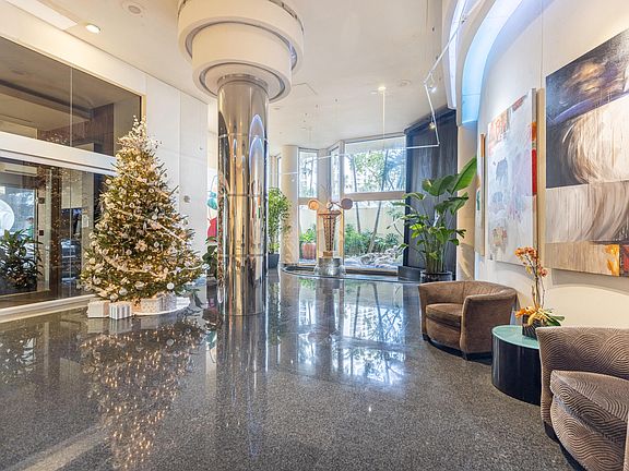 4th image of 20191 E Country Club Drive #2202