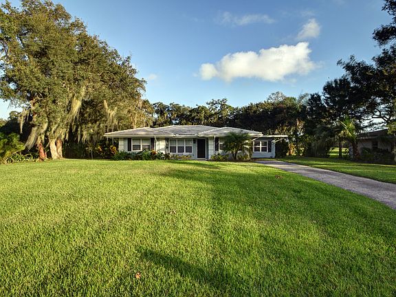 3rd image of 3031 Golf View Dr
