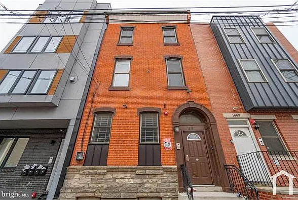 3 bed, $2,200 — Photo 3