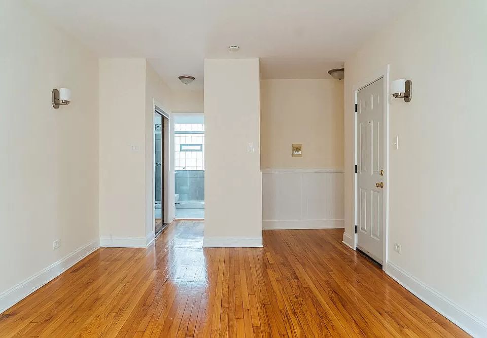 1st image of 5060 N Wolcott Ave #54