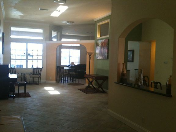 3rd image of 734 Heritage Dr