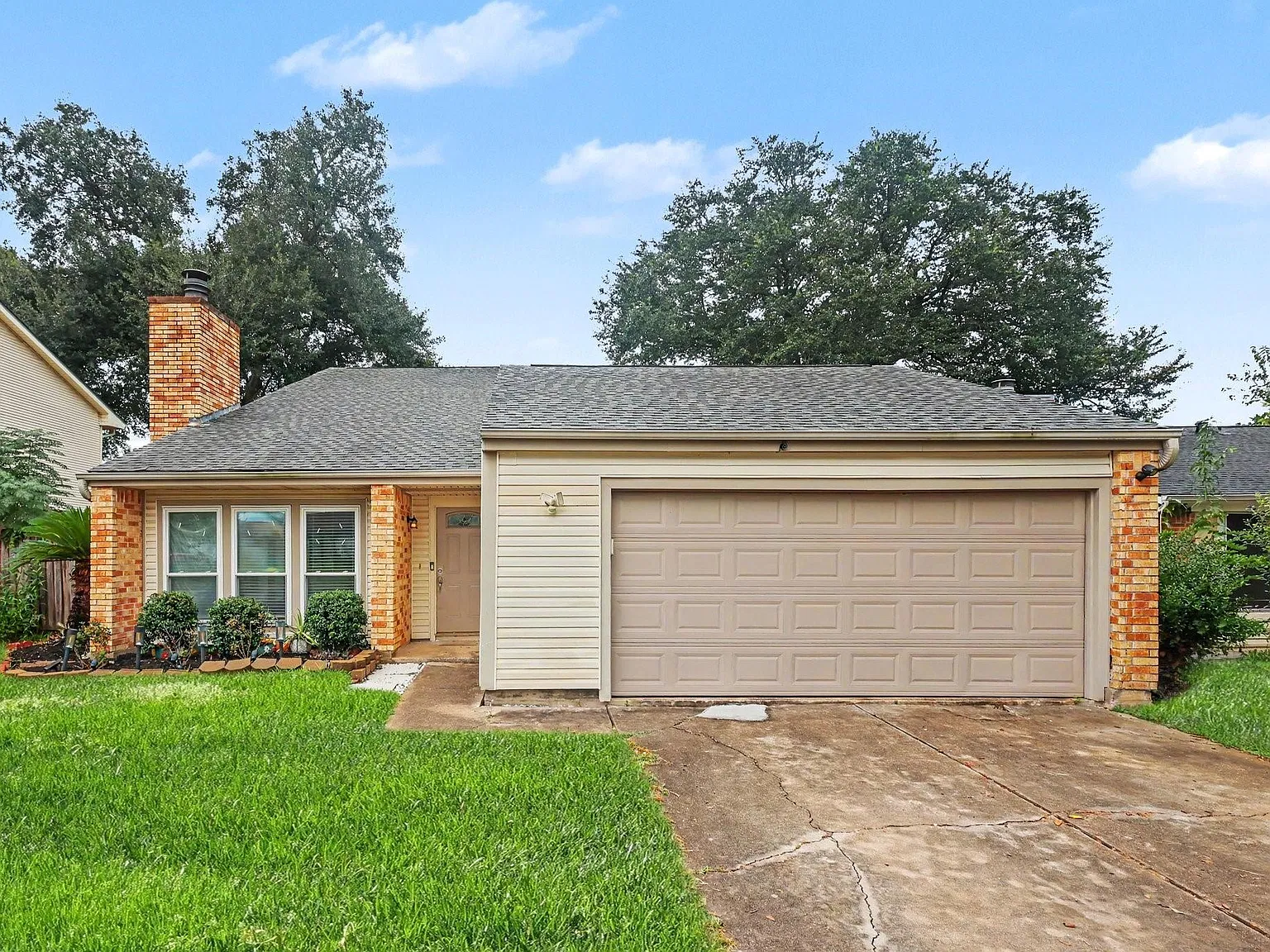 3 bed, 2.5 bath, 2017 sqft, $2,250 — Photo 2
