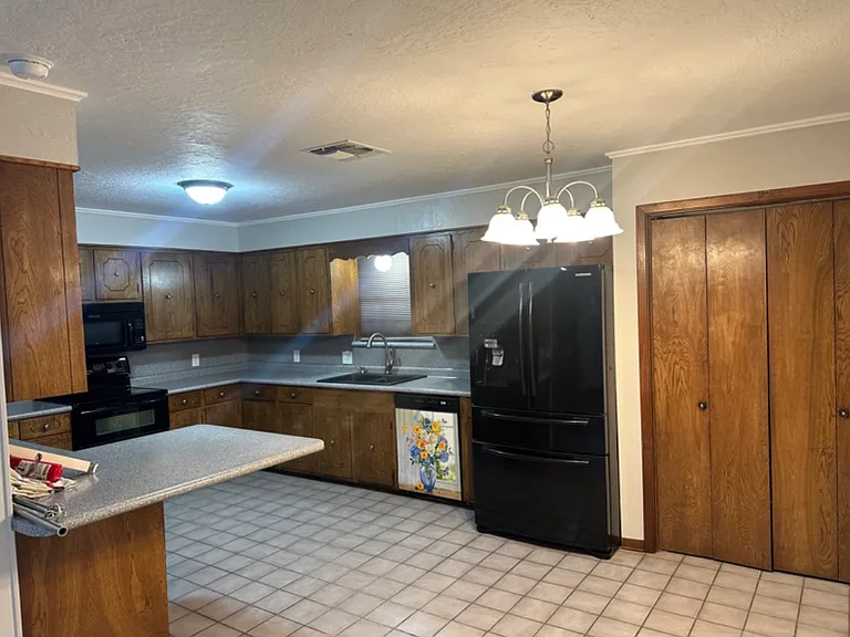 1829 Azalea St — Photo 4