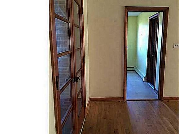 5th image of 870 Norman Ave
