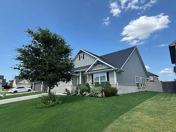 2nd image of 907 Swift Dr