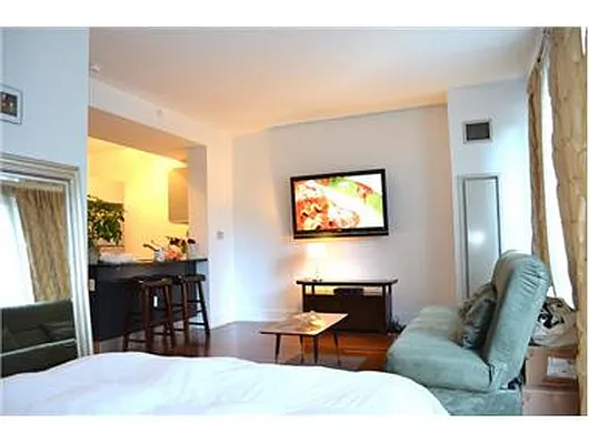 Rented by Douglas Elliman | media 17