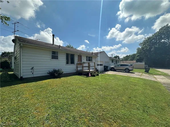 512 Harrison St, Louisville, OH 44641